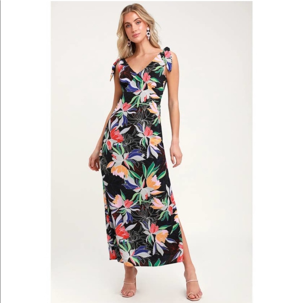 NEW Lulu’s Beloved Becky Black Floral Print Maxi
Dress Sz XS - NWT